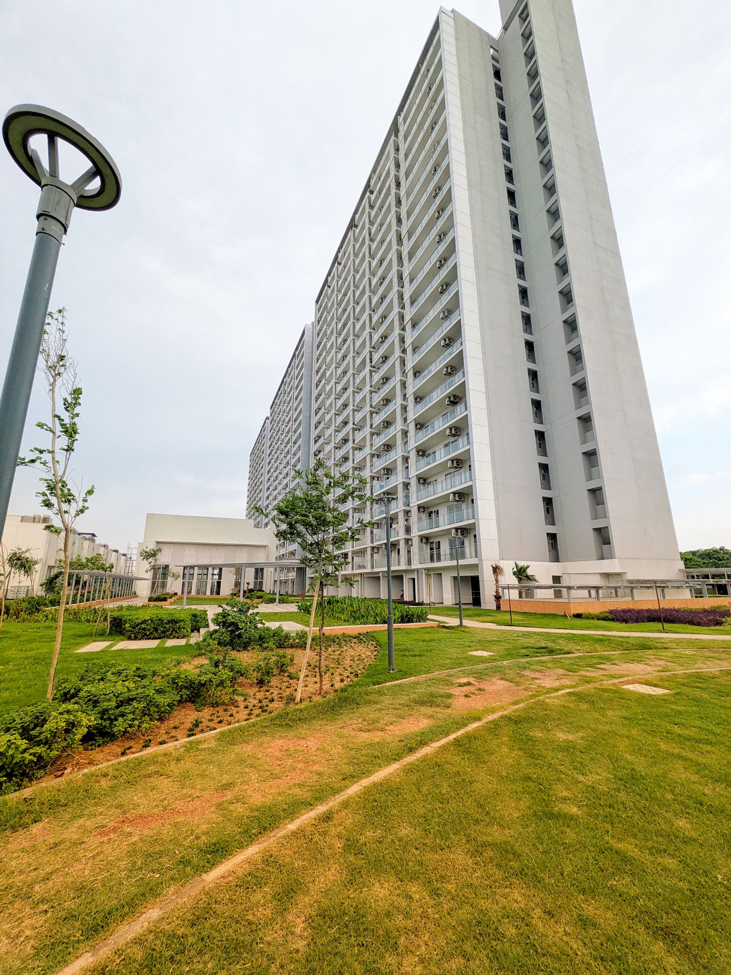 Residential tower and lawns at Godrej Golf Links