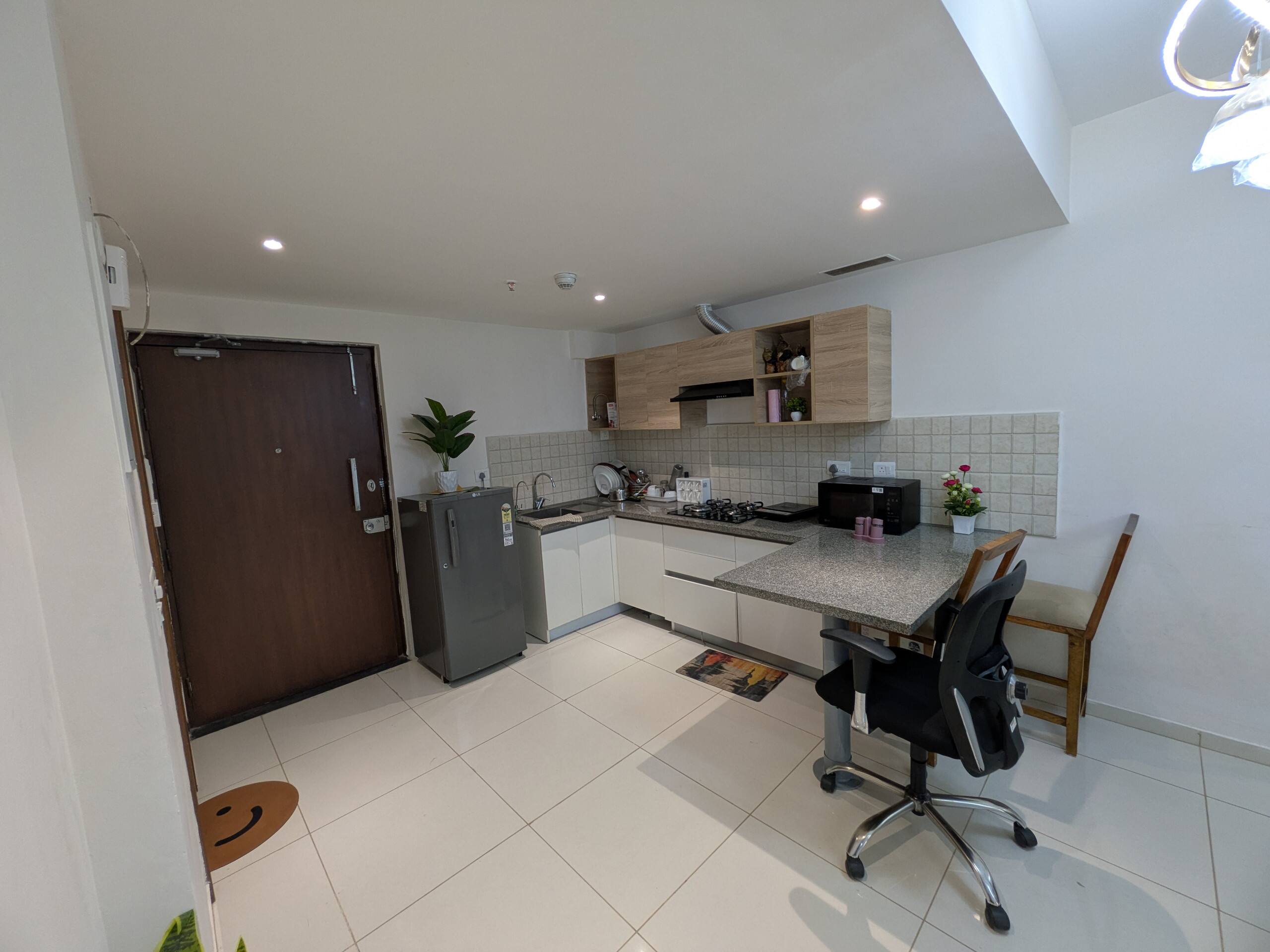 Work corner, kitchen and entrance door