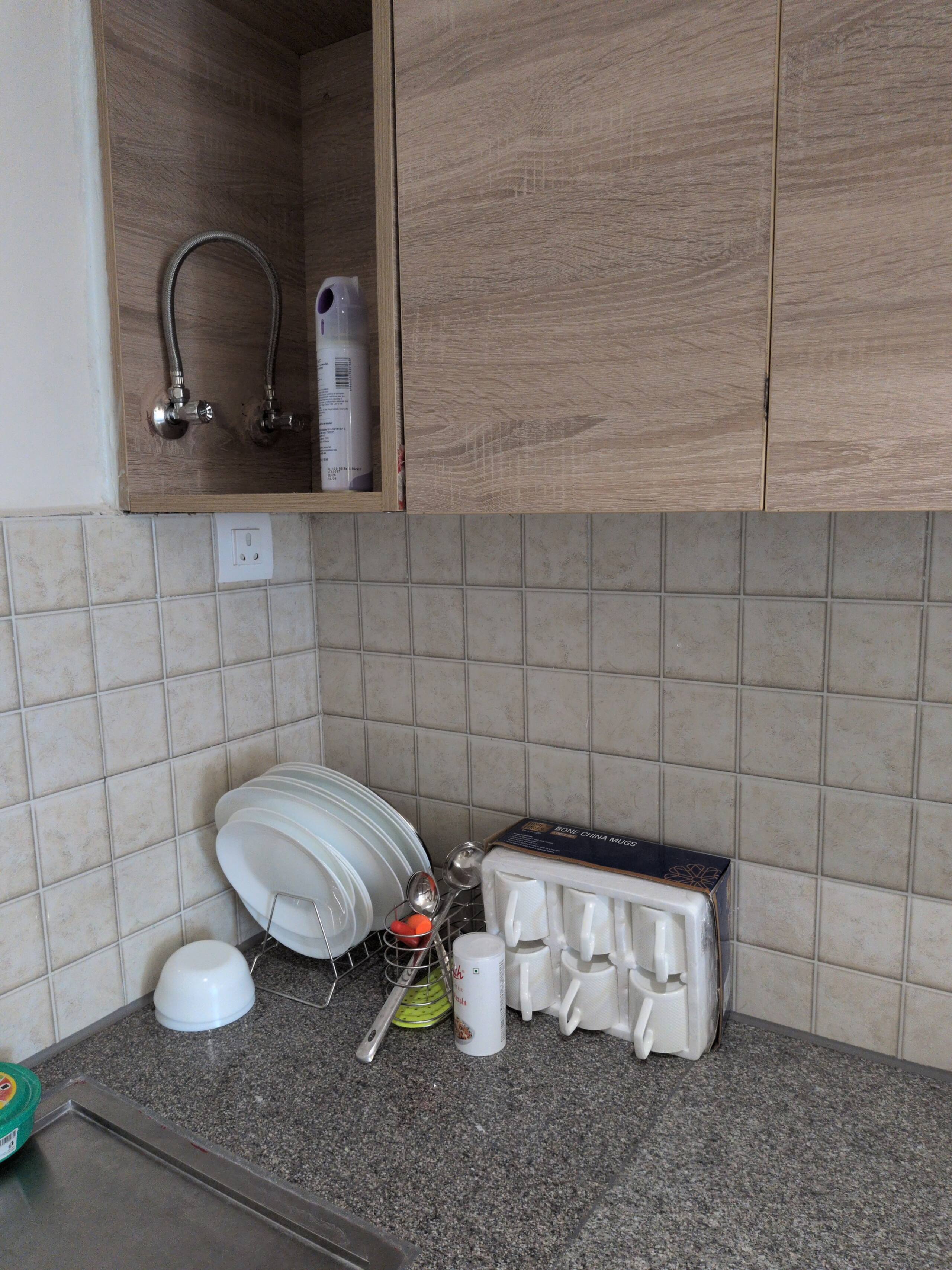 Crockery and dish rack