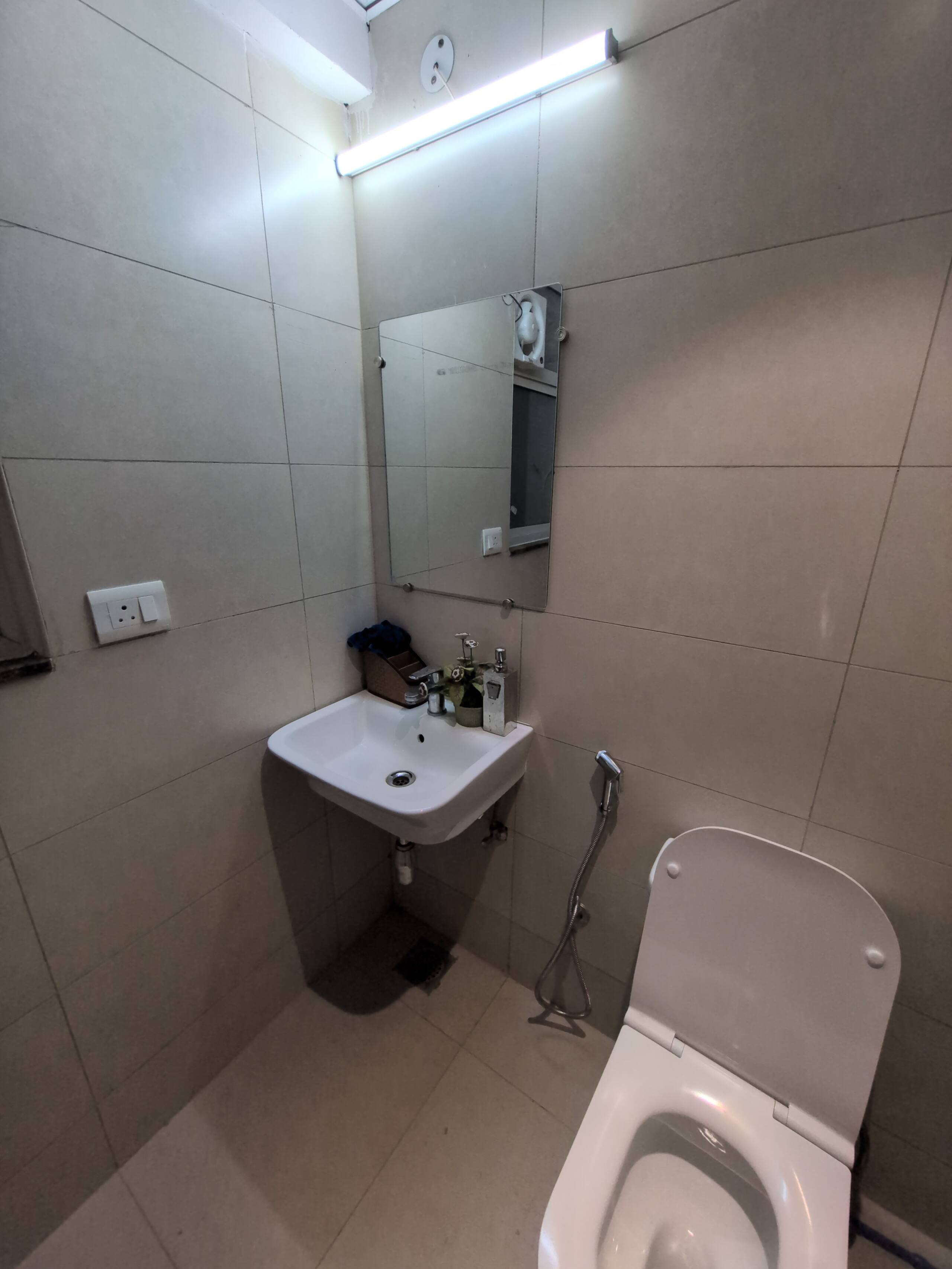 Basin and wall-hung WC