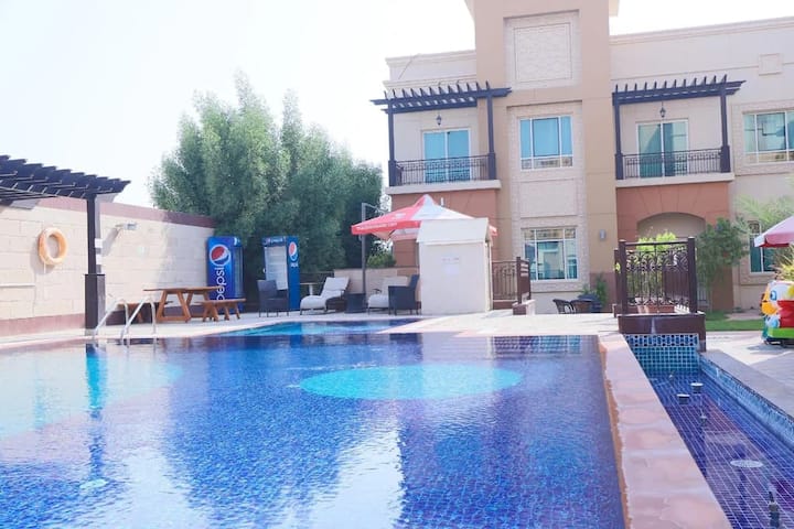 Balcony Three Bedroom Apartment Near Public Beach - Ras al Khaimah