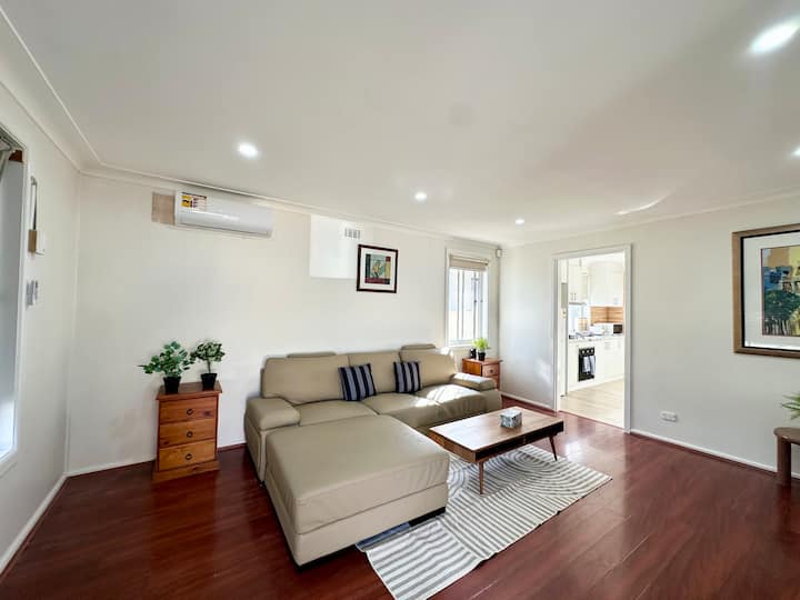 Cosy 2br Family Home In The Heart Of Fairfield - パラマタ