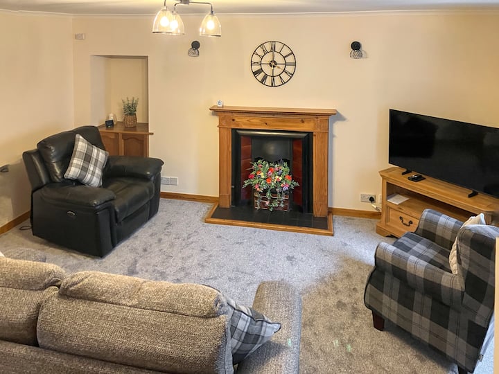 Georgies House - Tain