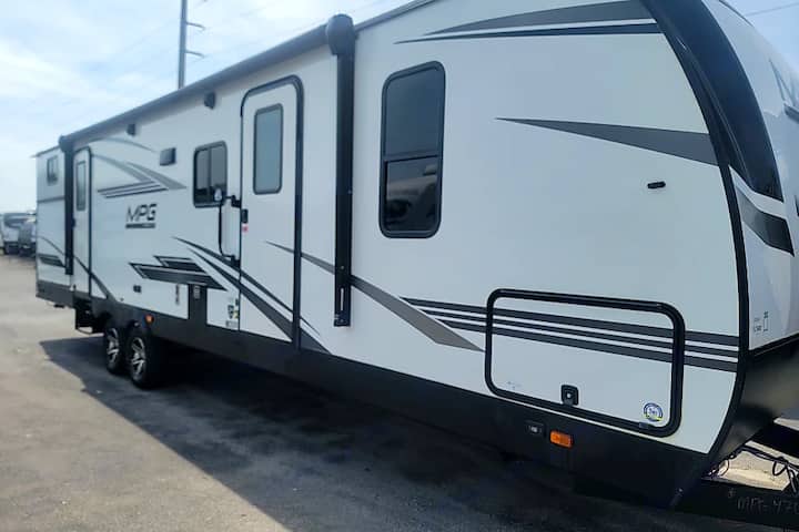 Cruiser Mpg | 4bd Bunkhouse Rv Glamping @ Khp - Lexington, KY