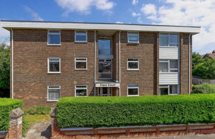 Attractive One-bedroom Ground-floor Apartment - Littlehampton