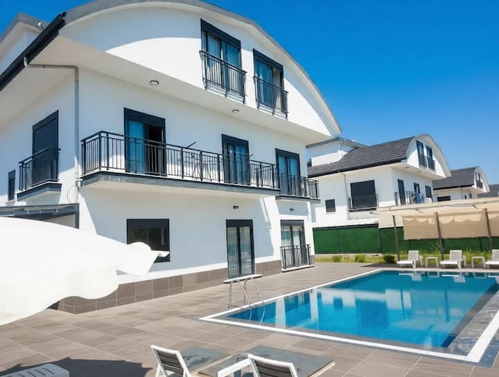 Luxury 5 Bedroom Villa Large 5x10 M Private Pool - Serik