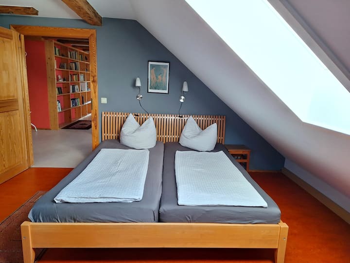 Schlafzimmer 1