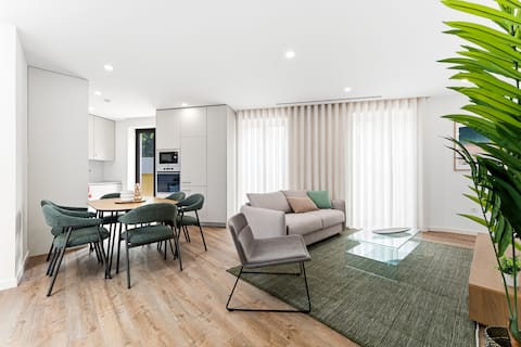 Top performing Airbnb: Sunny Penthouse with Terrace | Porto Center in Bonfim