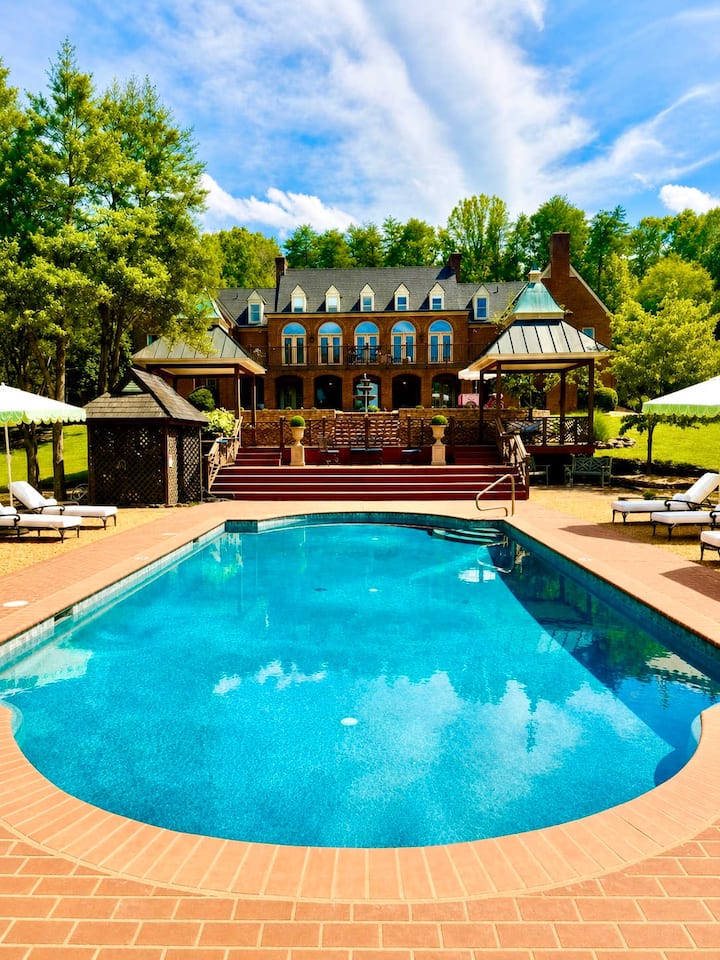 Private 16-acre Lakefront Manor | Pool | Sleeps 14 - Culpeper