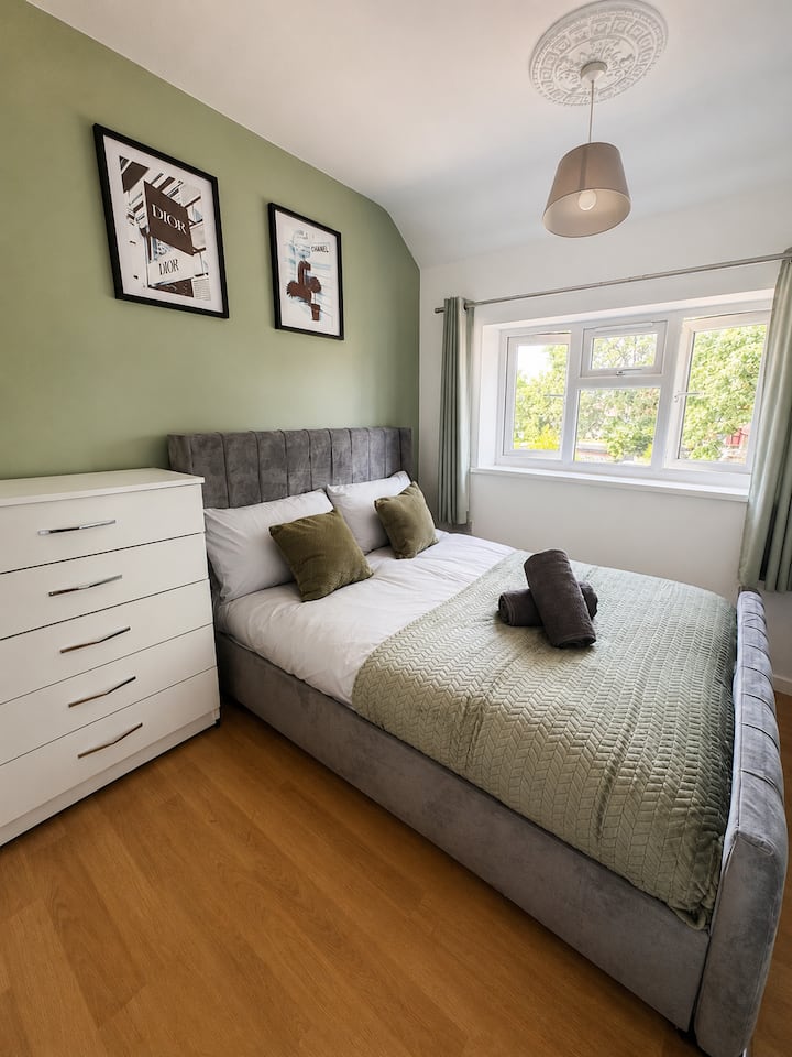 Comfortable 3br Eltham | Free Parking - Bromley