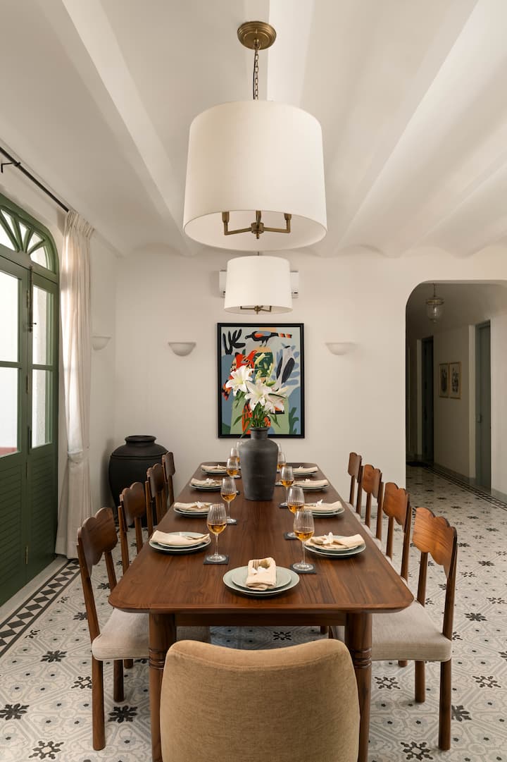 Dining area image 2