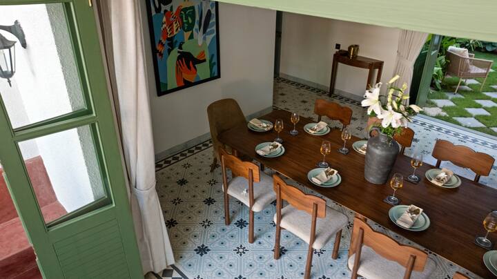 Dining area image 7
