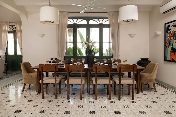 Dining area image 4