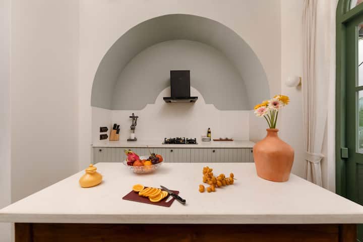Full kitchen image 1