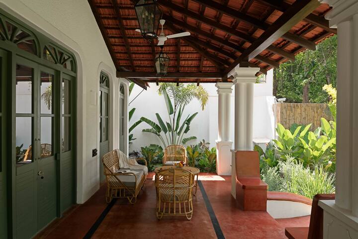 Dining area image 5