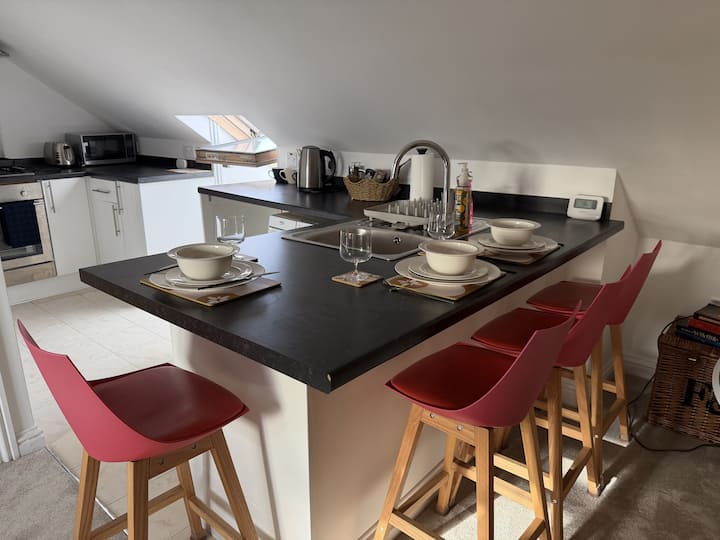 2 Bedroom Flat In Uxbridge - Uxbridge
