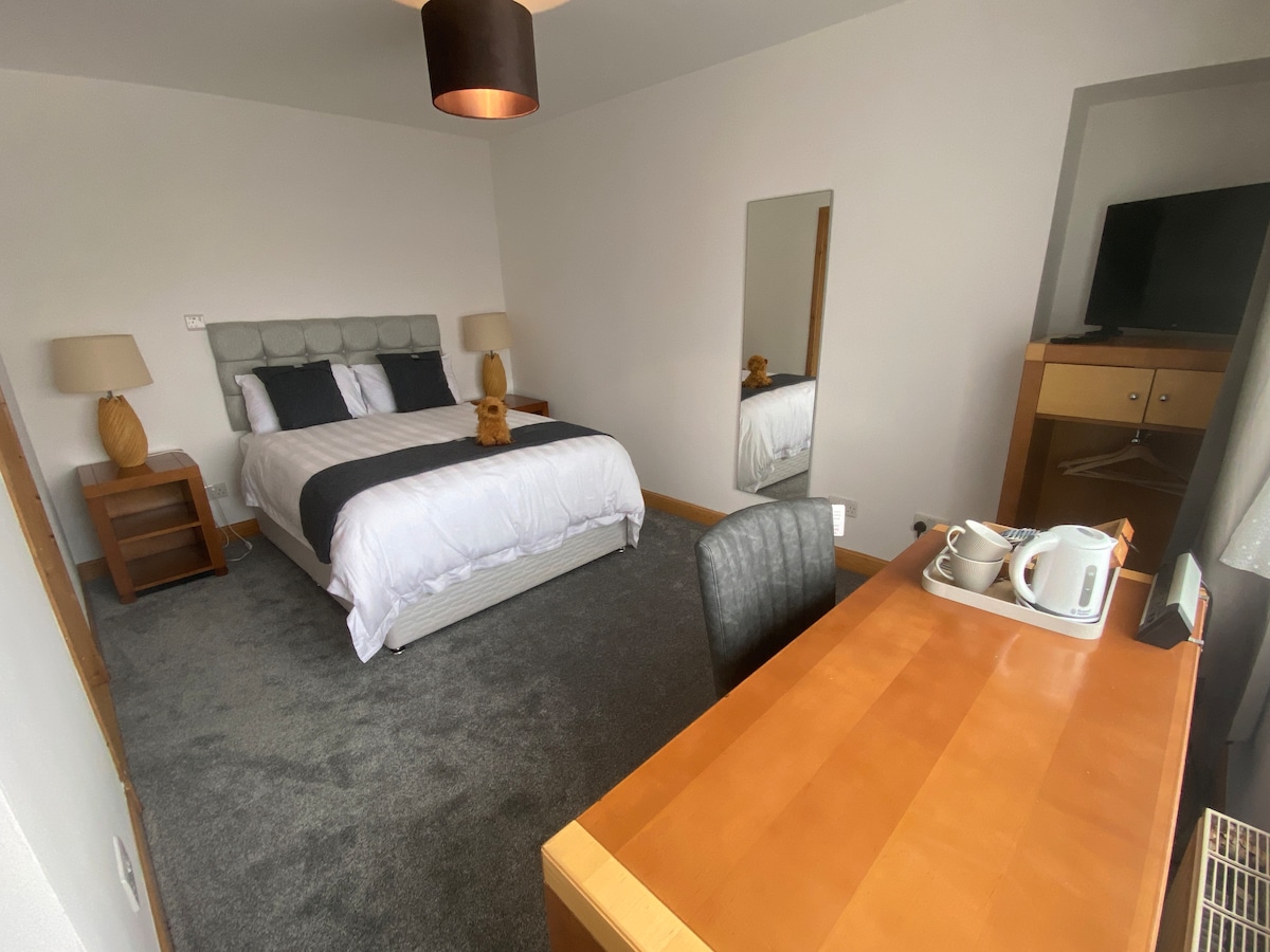 The Shires room 1