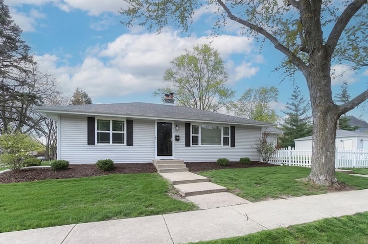 Cozy Home Minutes From Medinah Presidents Cup - シャンバーグ, IL