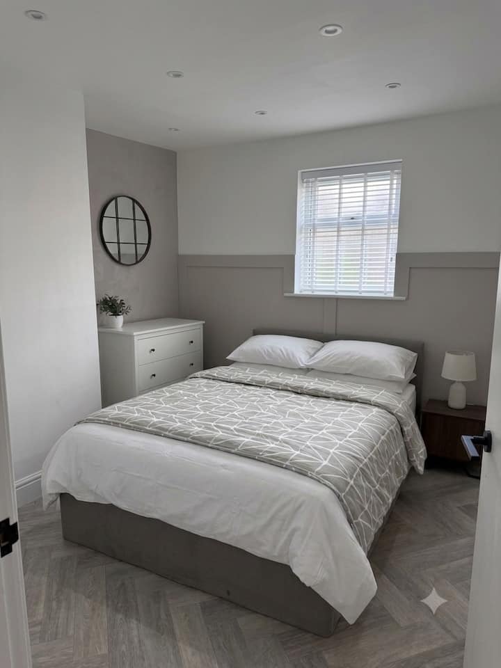 2 Bed Apt Piccadilly With Parking M1 Village Area - Sakura