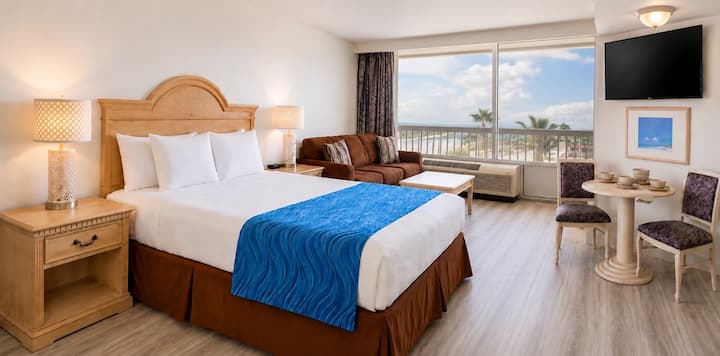 Oceanfront Daytona Beach W/hot Tub Sauna Gym Pools - Daytona Beach, FL