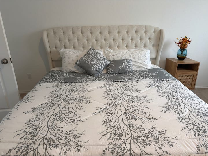 Nova Suite |Furnished Long-stay Room + Work Setup - Bastrop, TX