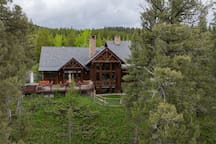 Luxe Spanish Peaks Retreat | Trail + Hot Tub