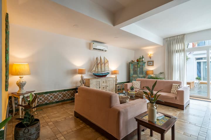 Living room image 6