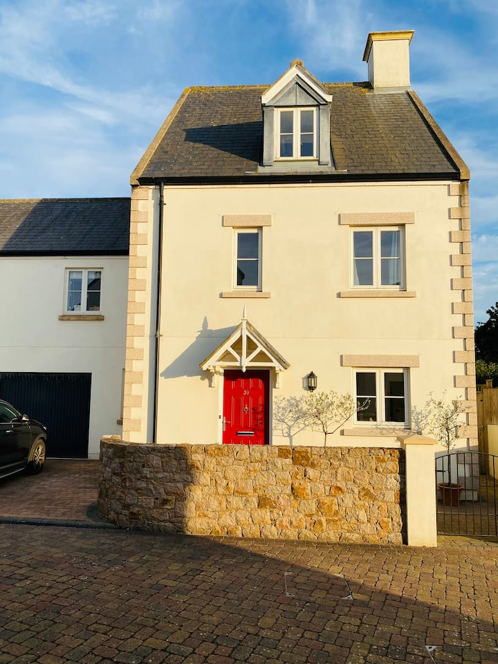 Family Home, Sleeps 2 Parents & 3 Kids. - Jersey