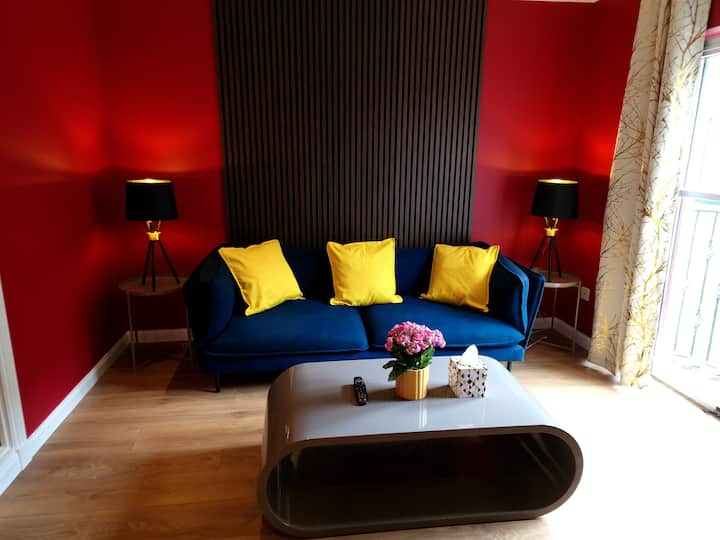 Stylish Edinburgh Townhouse, Garage & Balconies - Leith