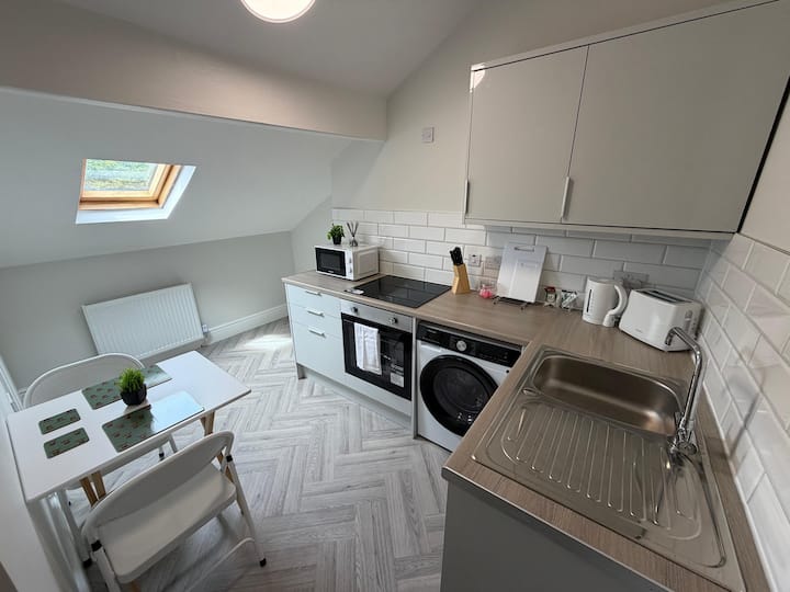Walk To Train Bolton ~Free Parking ~Close To Shops - Bolton