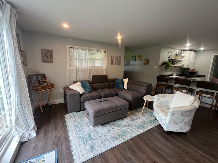 Peaceful East Mountain Retreat - Truro