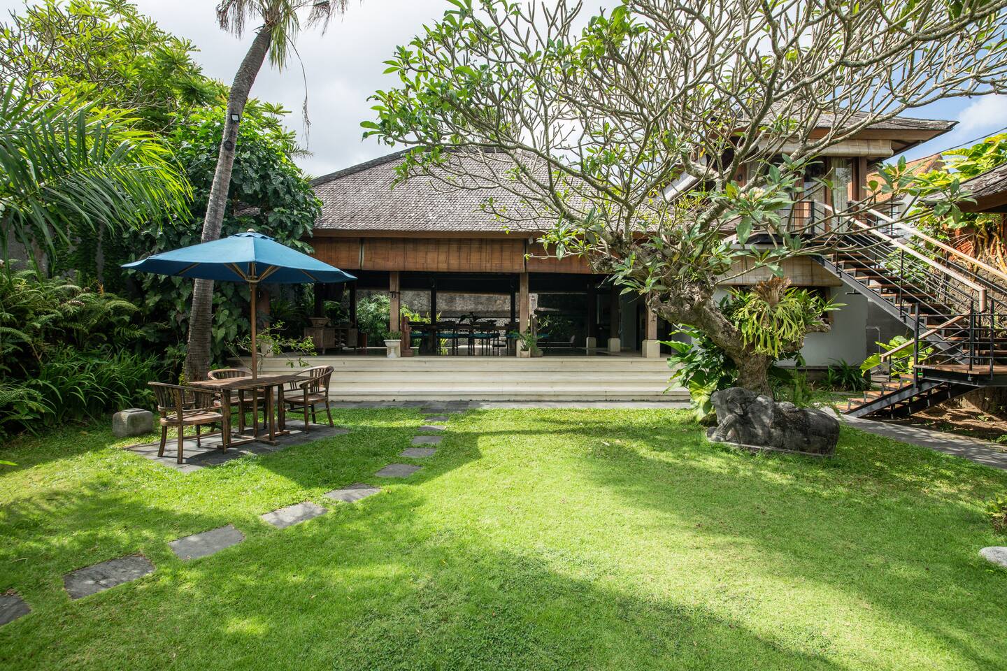 Villa Hansa 5 BR private pool villa in Batu Bolong · Canggu, Bali — photo 14