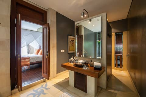Villa Hansa 5 BR private pool villa in Batu Bolong · Canggu, Bali — photo 13