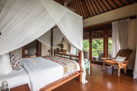 Villa Hansa 5 BR private pool villa in Batu Bolong · Canggu, Bali — photo 10