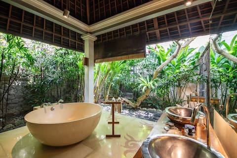 Villa Hansa 5 BR private pool villa in Batu Bolong · Canggu, Bali — photo 17
