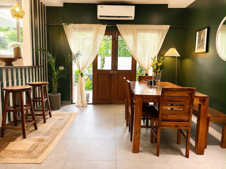 Dining area image 1