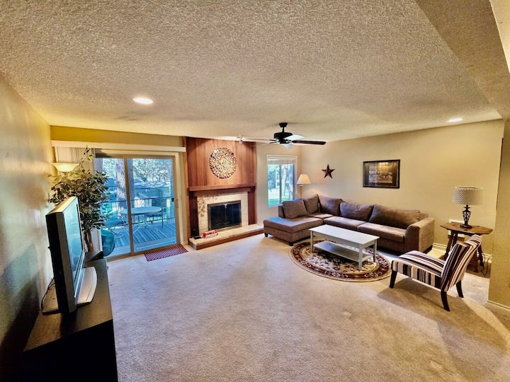 Desperado - Updated Condo With Pool, Hot Tub - Sisters, OR
