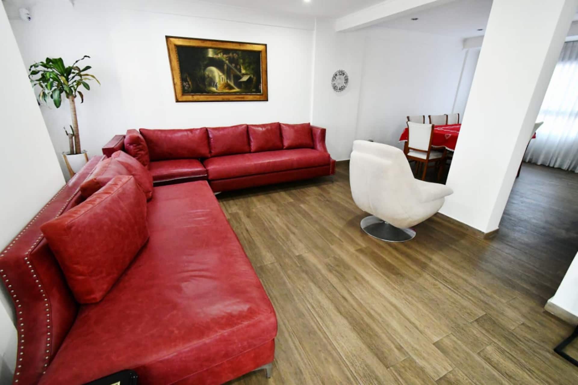 Private-floor apartment with balcony