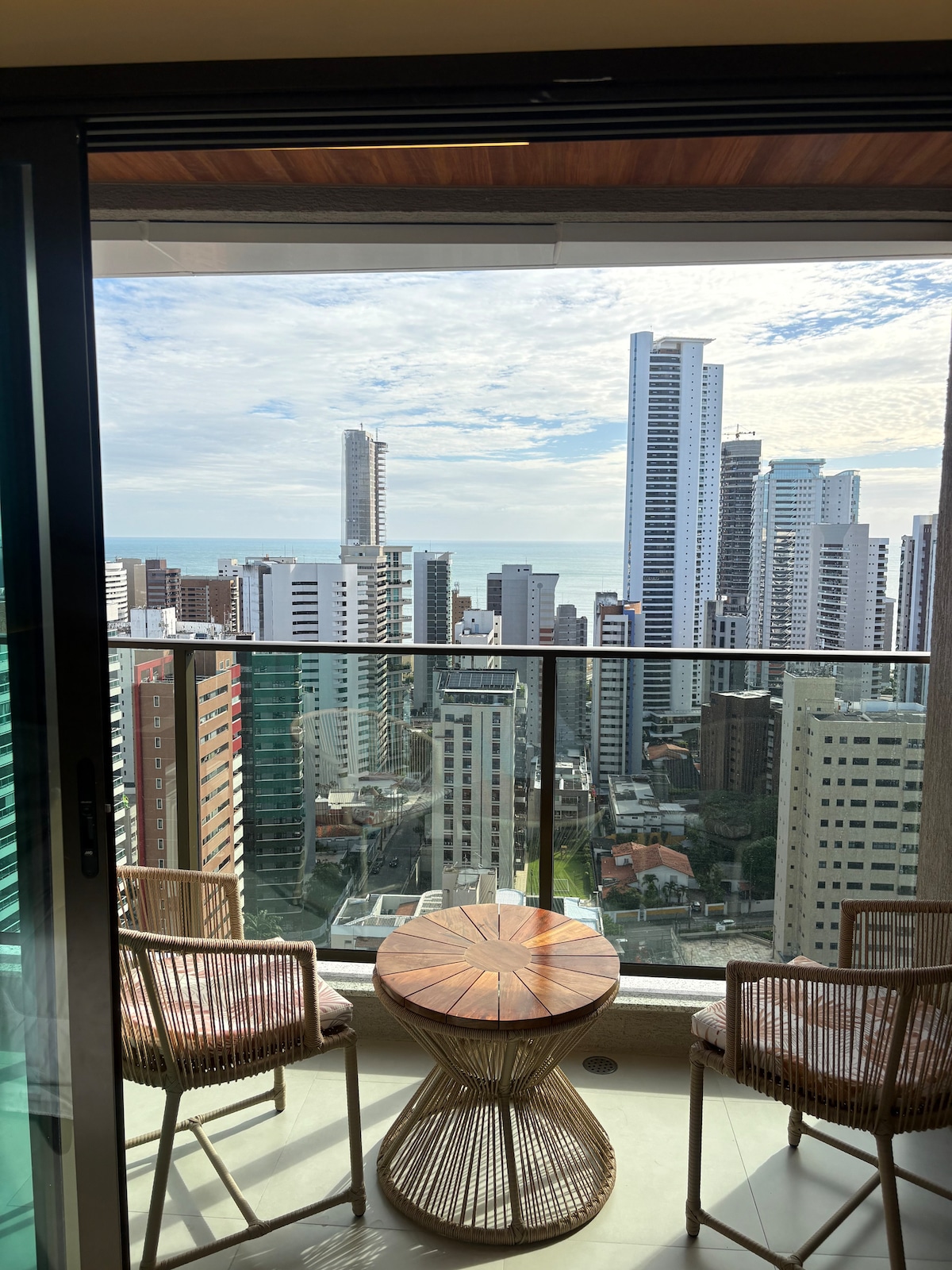 Foto do anúncio de Flat vista mar no Meireles a 500m da av. Beira-mar em Meireles, Fortaleza