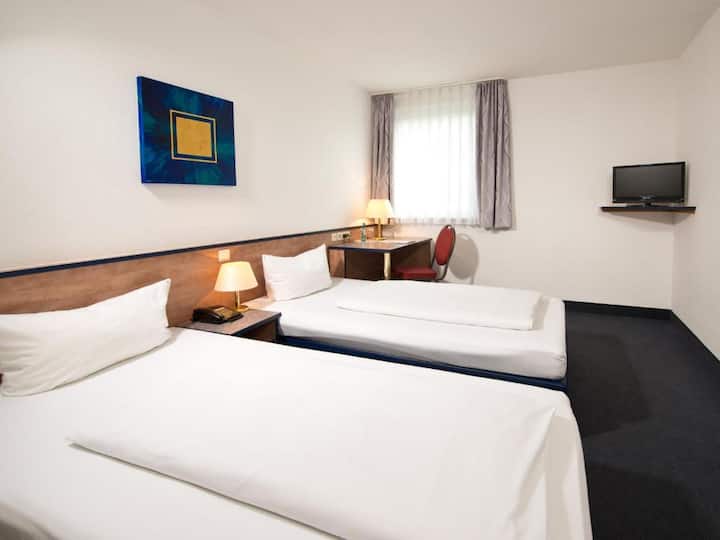 Relaxing Double Room With Easy City Access - Dormagen