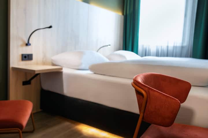 Relaxing Studio Stay Near Parks & Dining - Dormagen