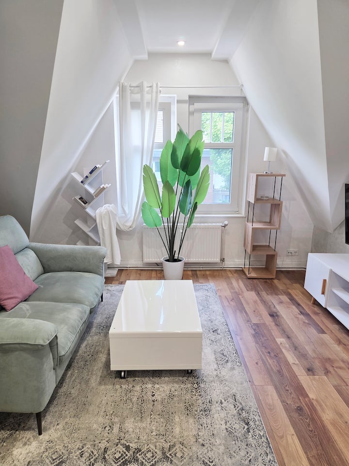 Kernsaniertes Dachappartment Altbau Mit Klima - Hilden