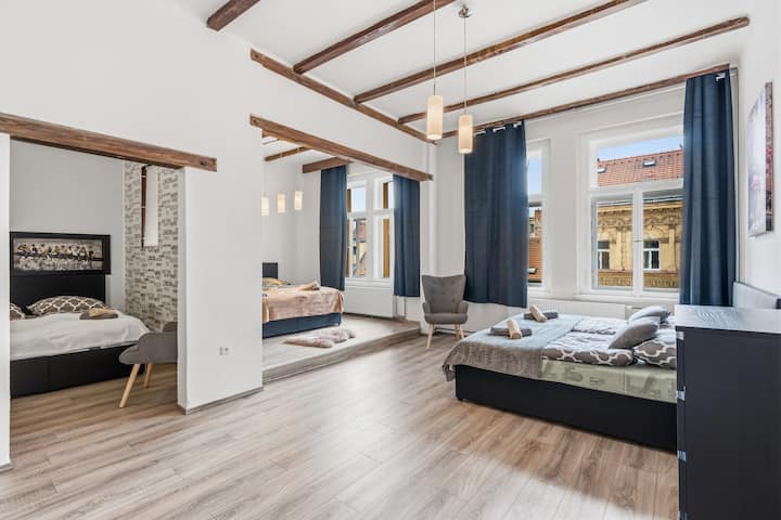 London & Paris Suite - Czech Republic