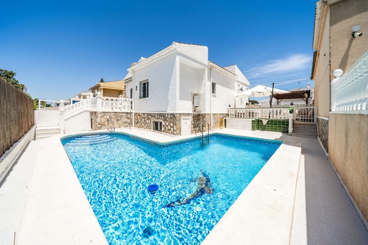 Dream Summer Villa W/ Pool & Steps From Pink Lake - Torrevieja