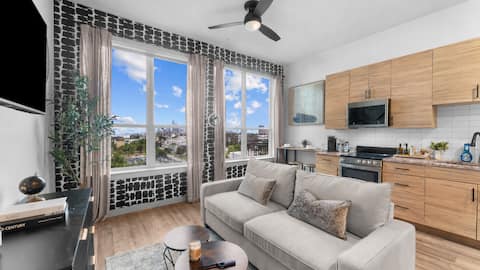 Popular Airbnb listing: Skyline Viewz & Vibez in Houston