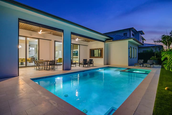Park Shore Luxury Escape | New Build | Pool & Spa - Naples, FL