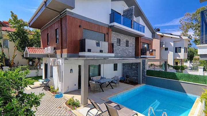 Villa Bade-çalış Plajına Yakın Havuzlu Villa - Fethiye