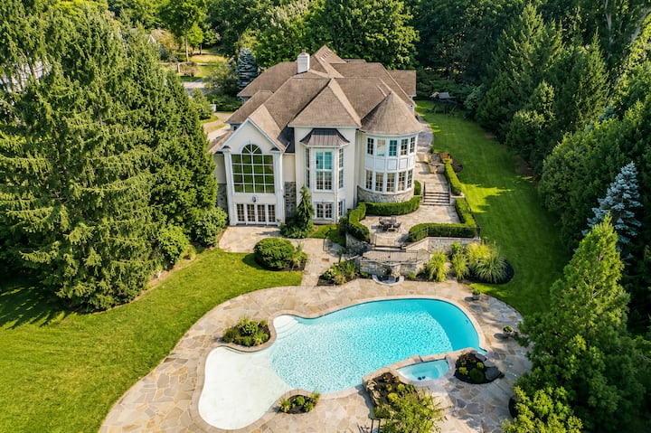 Hunter Ridge Luxury Estate | Pool, Theater, Gym - 호손