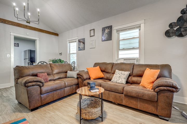 4 Mi To Stadiums! Quiet Kansas City Home W/ Patio - Kansas City, MO