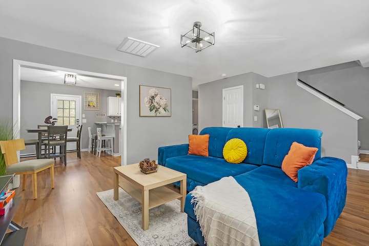 The Carolina Beacon | Cozy King Bed | Office - Charlotte, NC